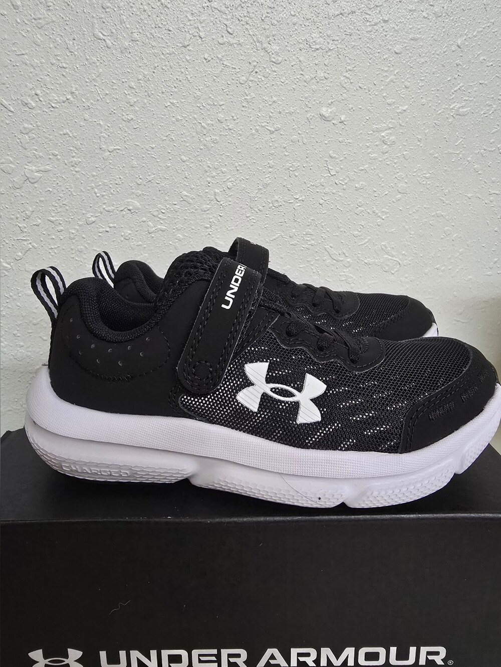 Under Armour UA Assert 10 AC Boys Running Shoes Black White Size 13K New In Box